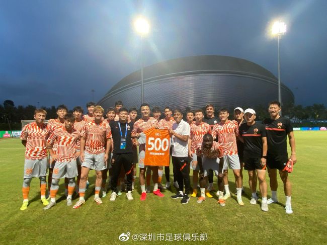 而且，他们也很想见识见识，一个人如果当众服用一整颗回春丹，究竟会带来怎样神奇的效果。